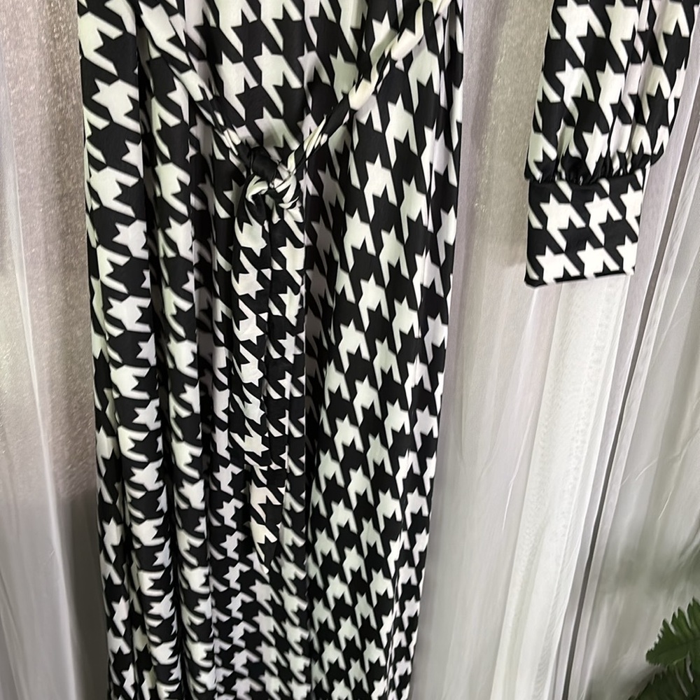 Flowy statement piece dress! - Picture 6 of 6